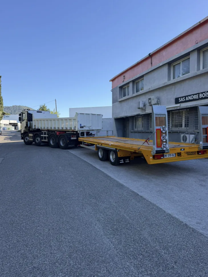 Camion et remorque plateau surbaissée