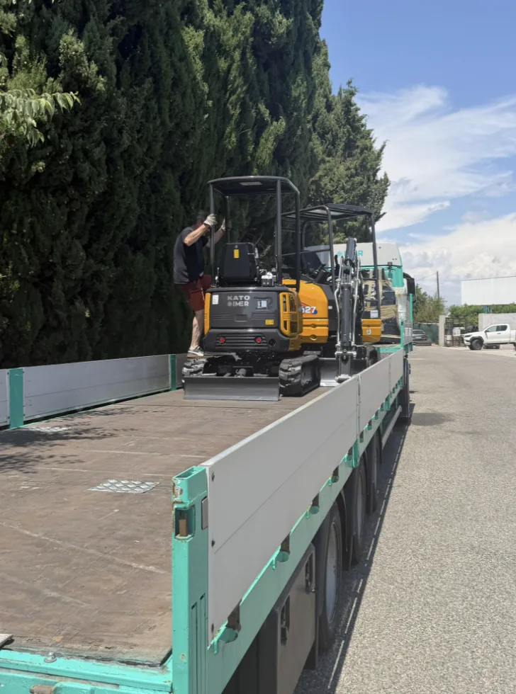 Chargement d'une mini-pelle sur remorque
